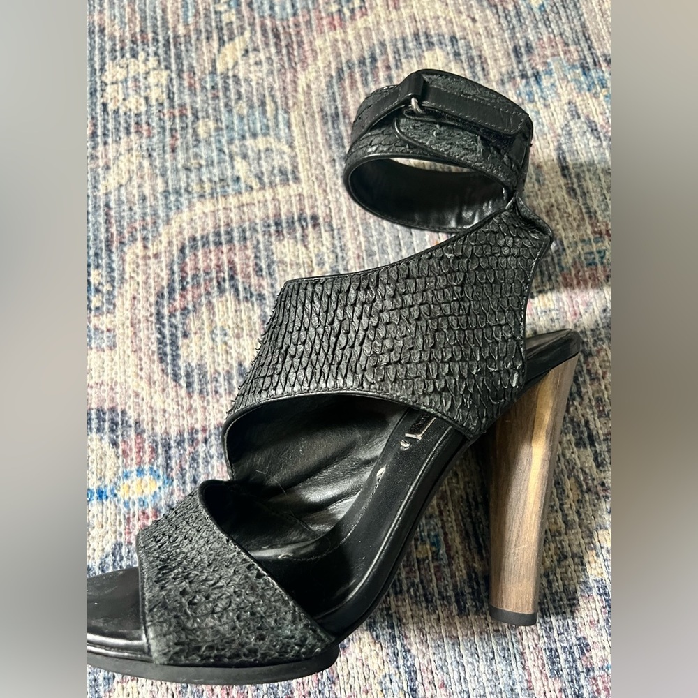 BCBG Max Azria Black 7.0 Ankle Stap Heals